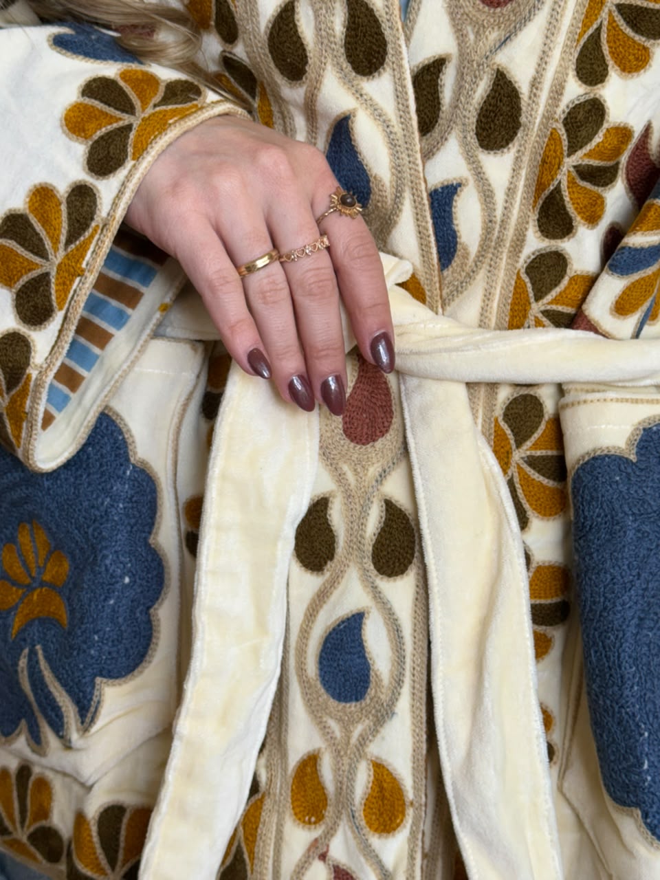 Kimono Suzani Bordada Veludo Bege - Imagem 10