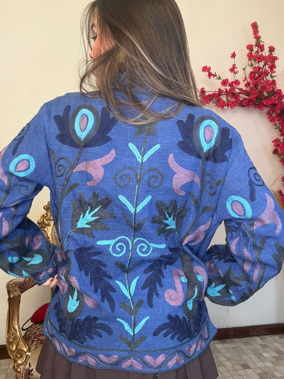 Casaco Linho Bordado Azul Royal Pavão - Imagem 2