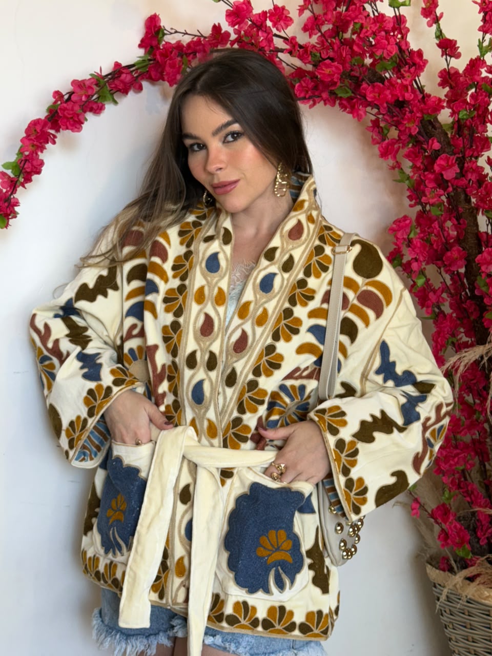 Kimono Suzani Bordada Veludo Bege - Imagem 6