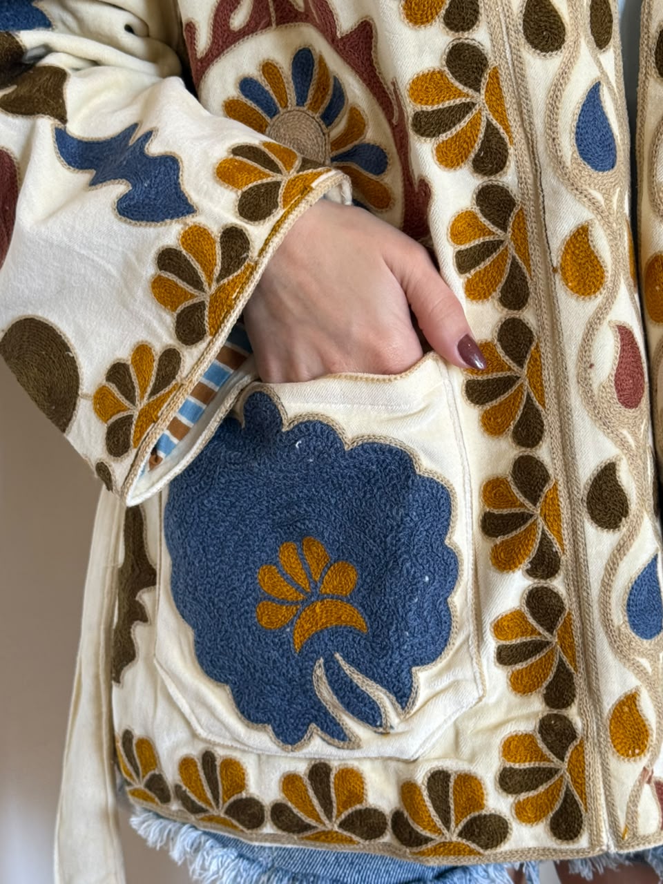Kimono Suzani Bordada Veludo Bege - Imagem 5